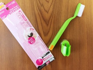 ピンセット付きブラシ